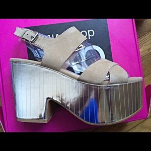 Dolce Vita metallic silver platform